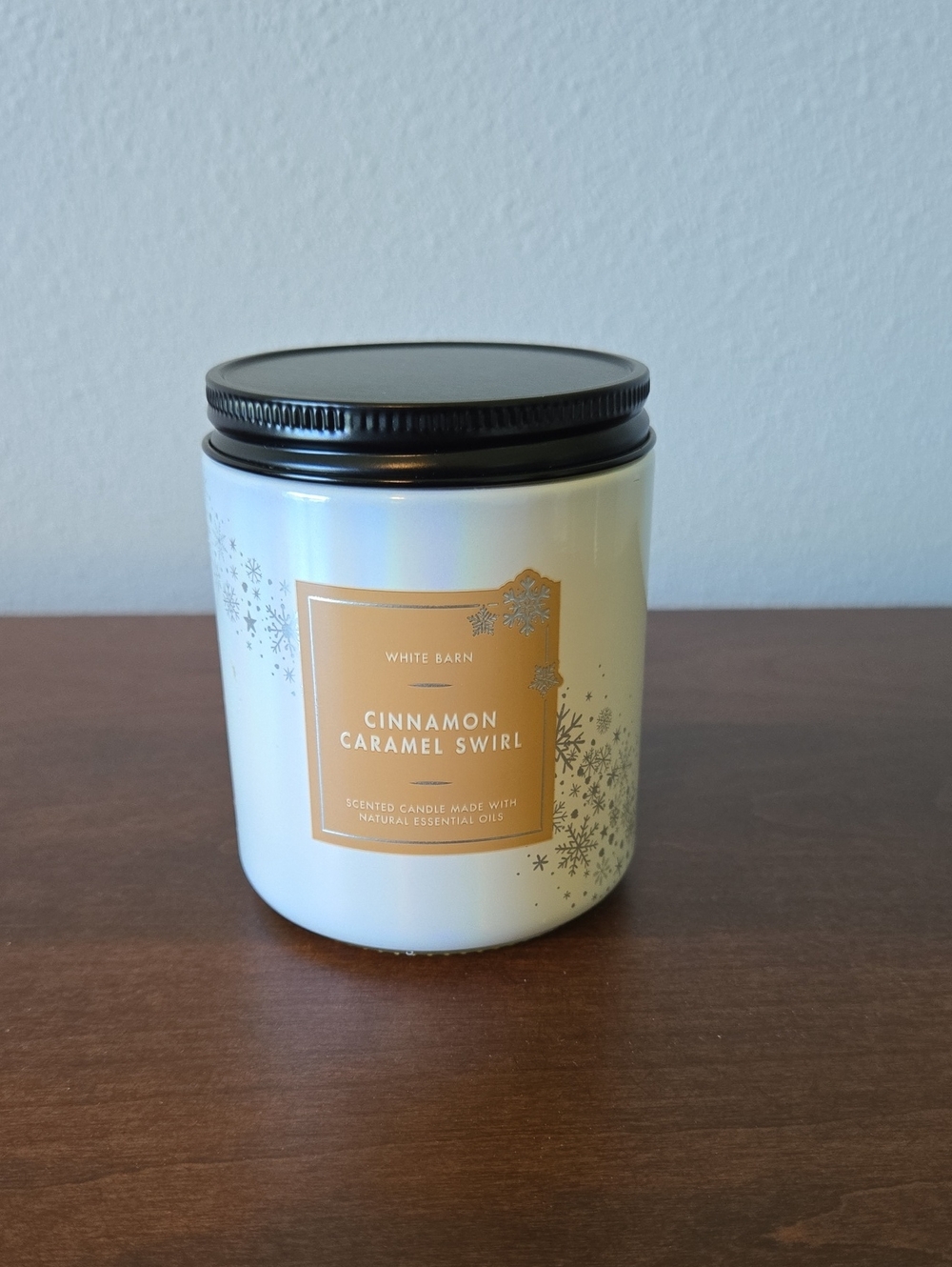 White Barn Cinnamon Caramel Swirl Candle - White with Gold Label